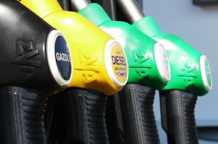 Governadores decidem congelar o ICMS sobre o combustvel, alm de estabelecer alquota nica para o diesel