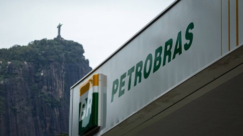 Ministro de Minas e Energia diz que pedirá estudos sobre privatizar estatal do pré-sal e Petrobrás
