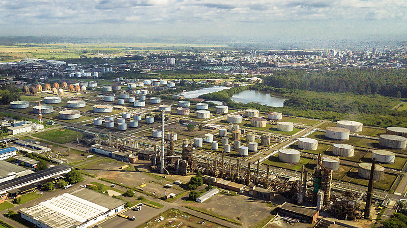 Sob nova direo, Petrobrs retoma processo de privatizao das refinarias RNEST, Repar e Refap