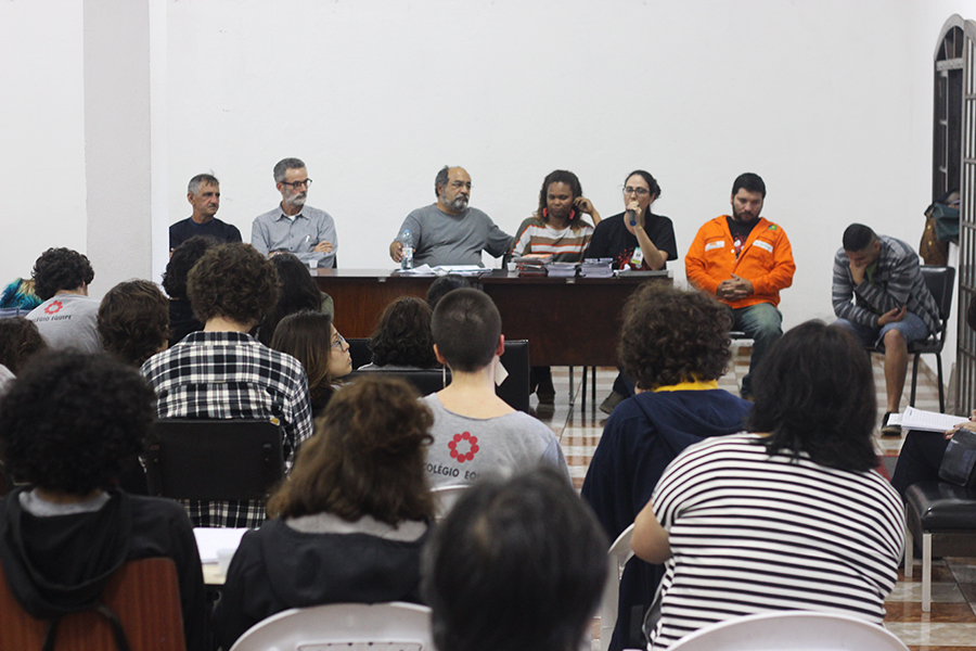 Pelo 2� ano consecutivo, Sindipetro participa de roda de conversa com estudantes