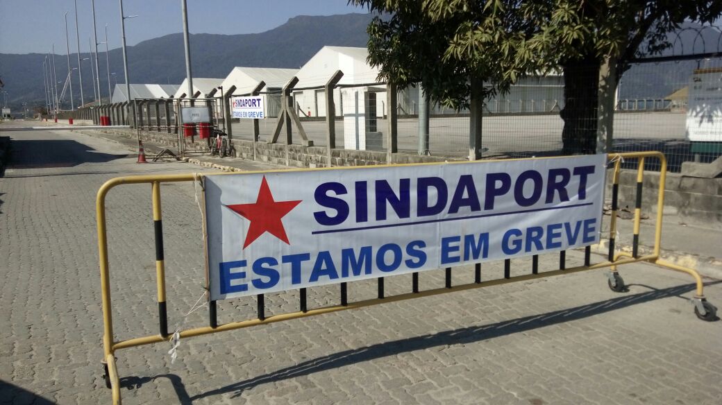 Trabalhadores da Companhia Docas iniciam greve de 24 horas em So Sebastio