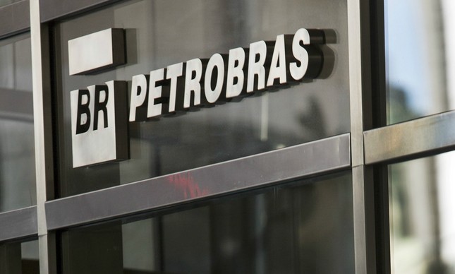 Engenheiros da Petrobrs denunciam: Esto entregando o Brasil