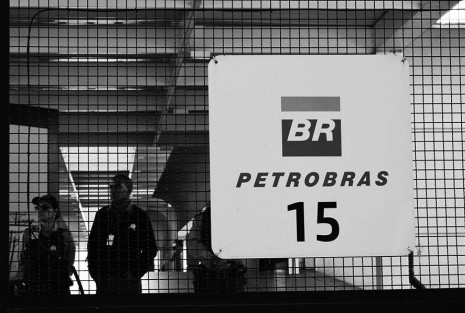  Ministros do TST decidem que Petrobrás não pode condicionar TIR de 12 h da RPBC e UTE-EZR a renúncia de ações 