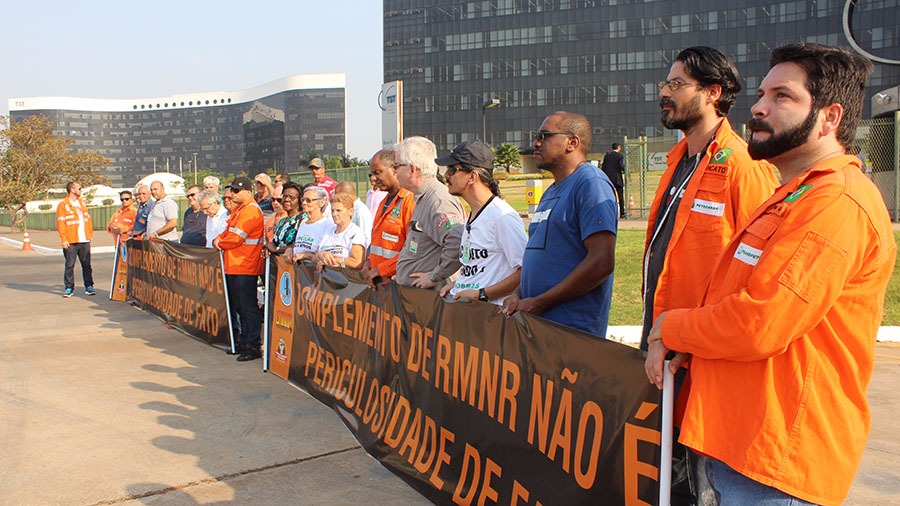 Petroleiros do Litoral Paulista participam de audincia publica sobre RMNR