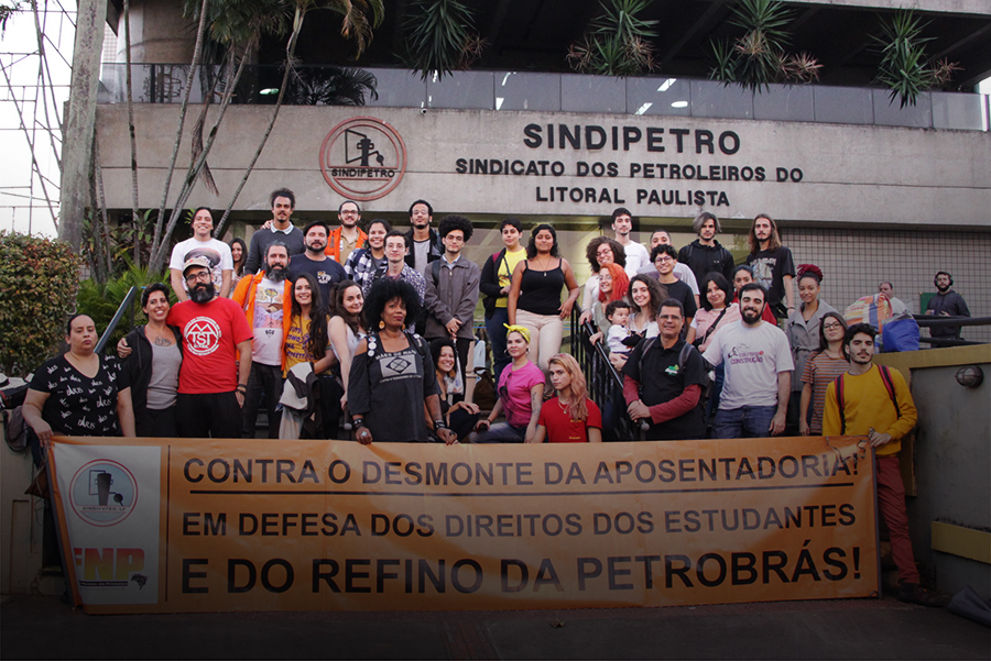 Com nibus lotado, Sindipetro-LP organiza caravana para Ato em Braslia