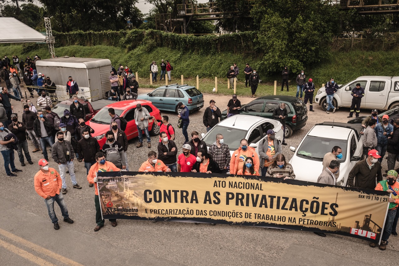 Caravana Unitria de Lutas chega  Refinaria Presidente Getlio Vargas (Repar), no Paran