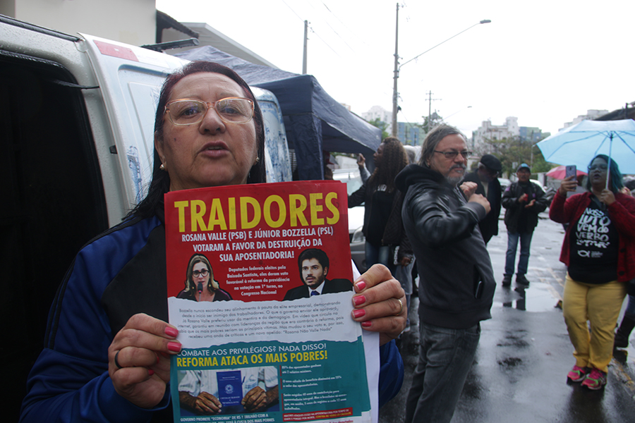 Repetindo velha política, Rosana Valle ataca manifestantes e mente aos eleitores